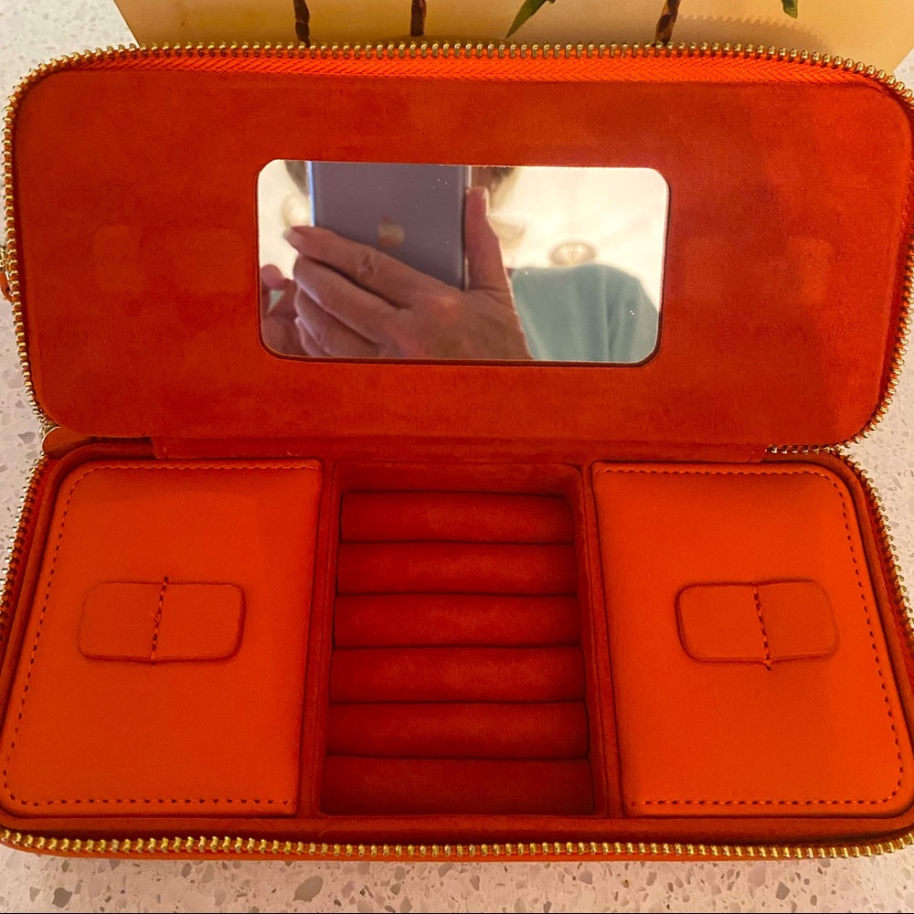 Perfect travel case for earrings bracelets and necklaces and you are ready Togo